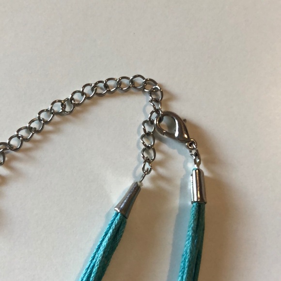 Flower necklace - Picture 3 of 3